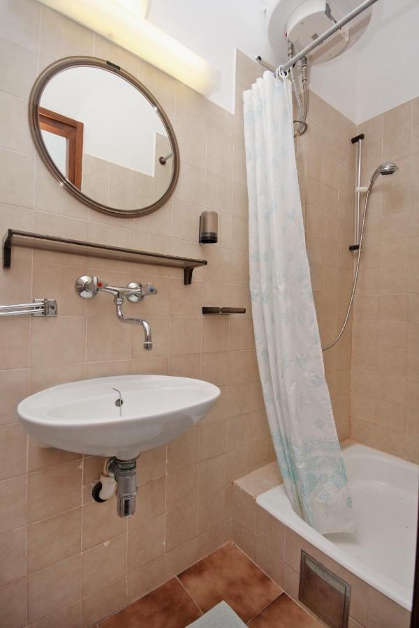 Apartments By The Sea Nemira, Omis - 5884 Tice 외부 사진