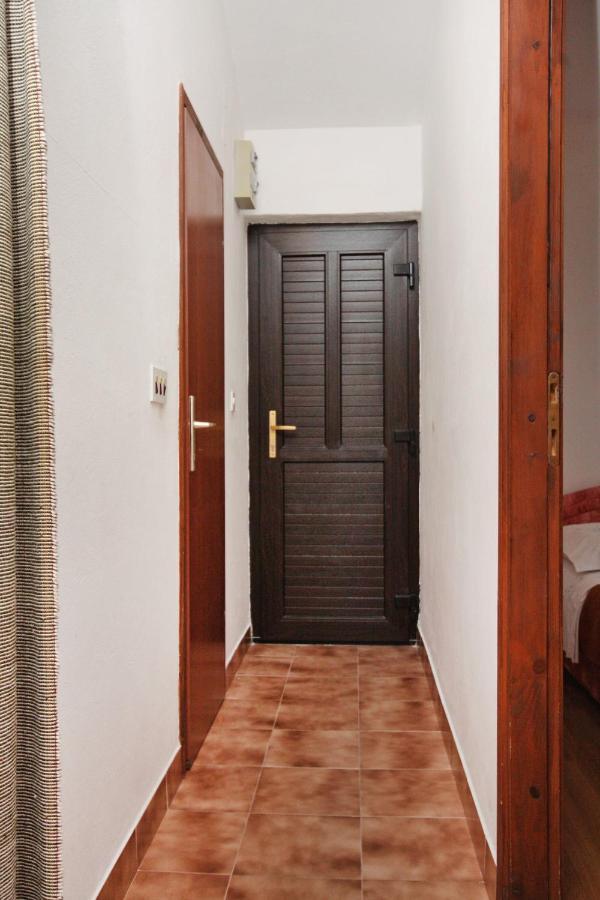 Apartments By The Sea Nemira, Omis - 5884 Tice 외부 사진